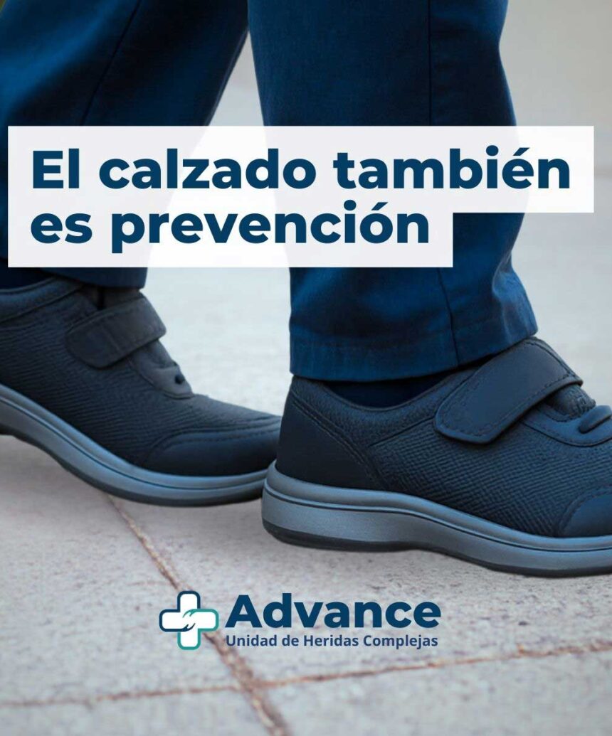Calzado terapéutico diseñado para proteger el pie diabético y reducir el riesgo de heridas.